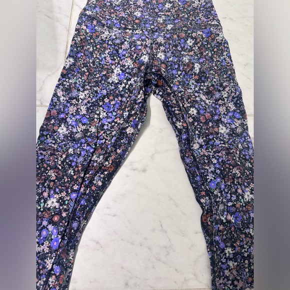Lululemon align leggings size 4 flower - Picture 5 of 7